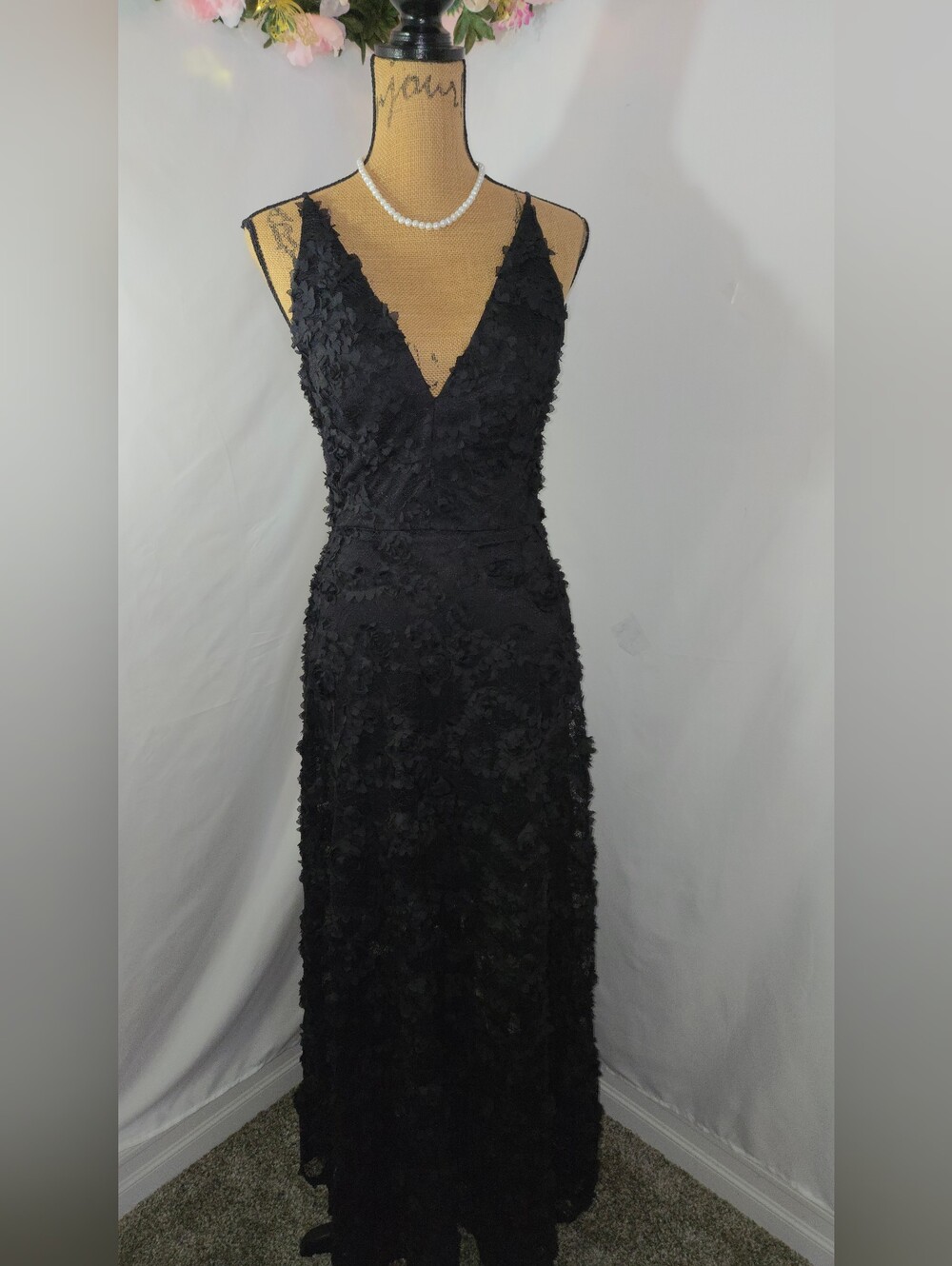 Elegant Black V-Neck Evening Dress